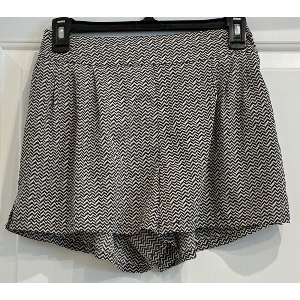 American Eagle Chevron Smocked Waist Shorts Size M Blk White Pockets Summer Vibe